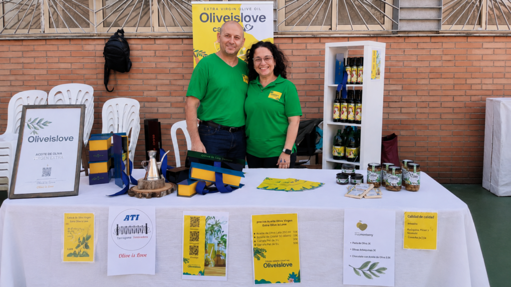 Carlos y Katerine presentando los aceites de oliva de Olive is Love.